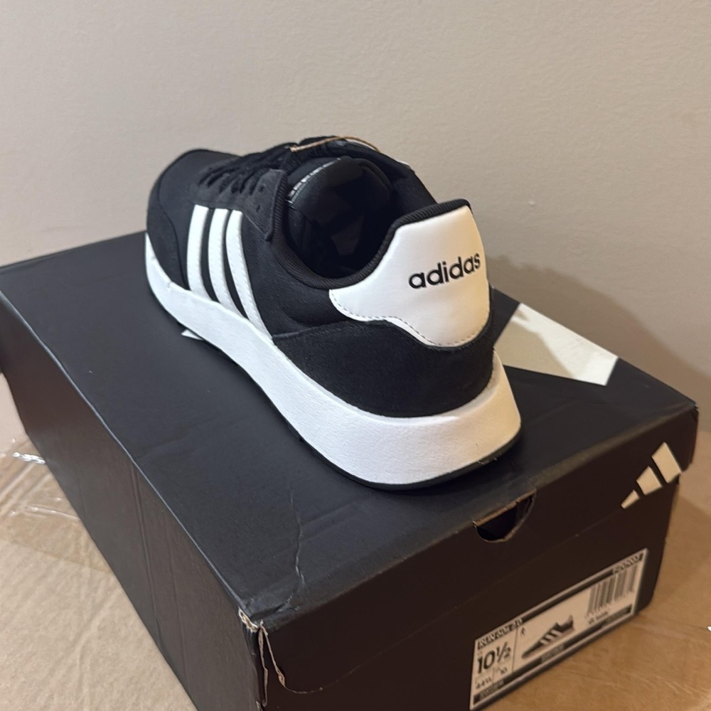 adidas Men's Black & White run 60